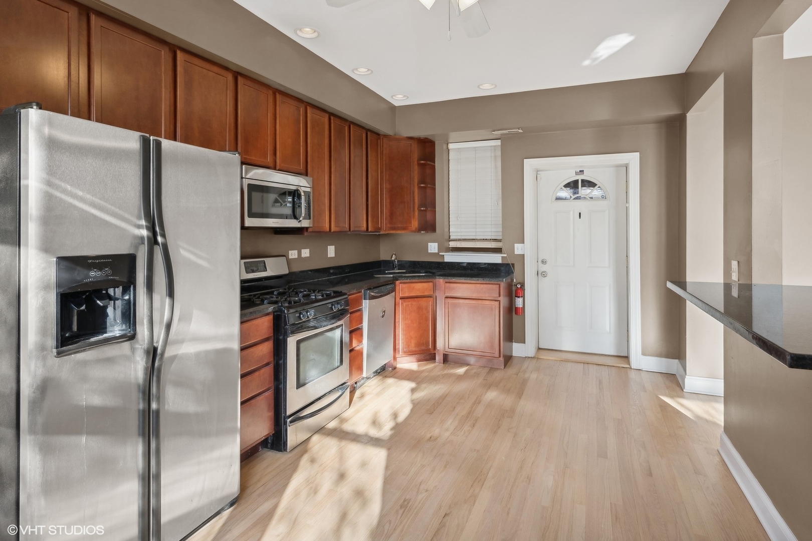 1216 W Thorndale Avenue Unit: 2