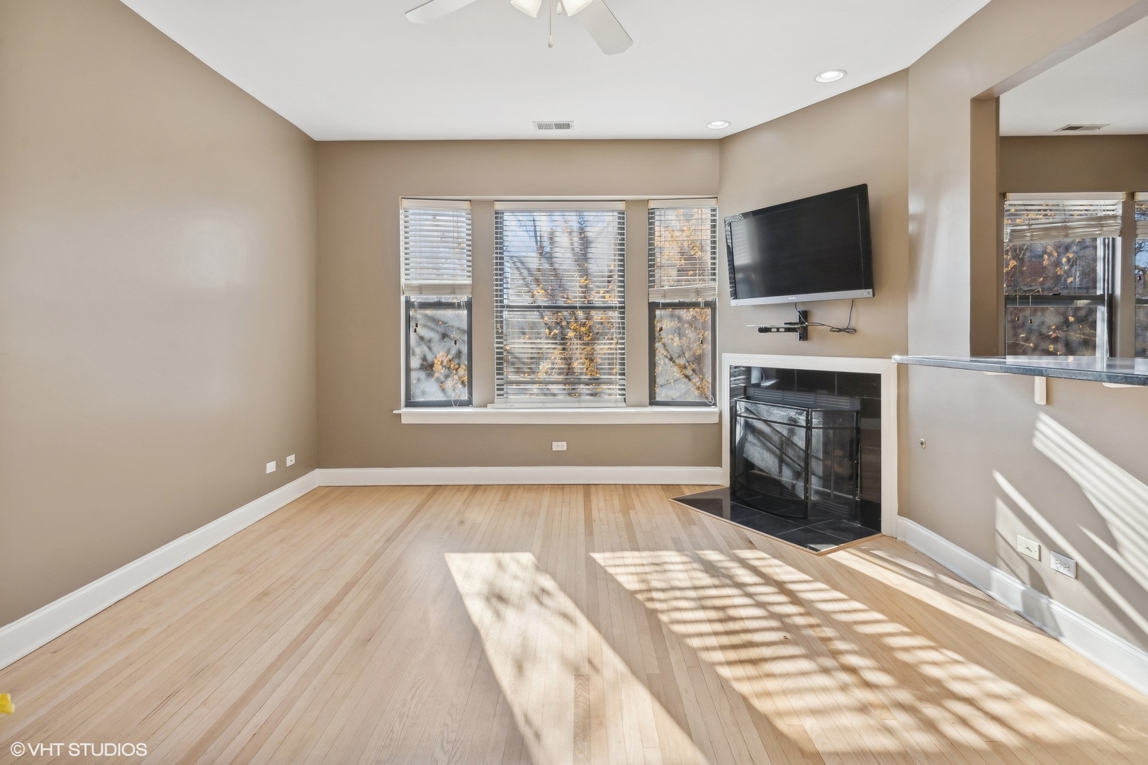 1216 W Thorndale Avenue Unit: 2