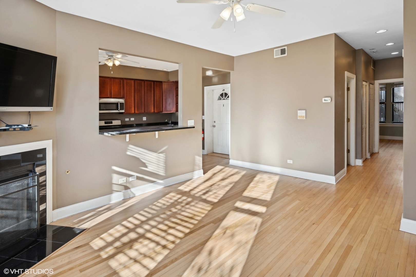 1216 W Thorndale Avenue Unit: 2