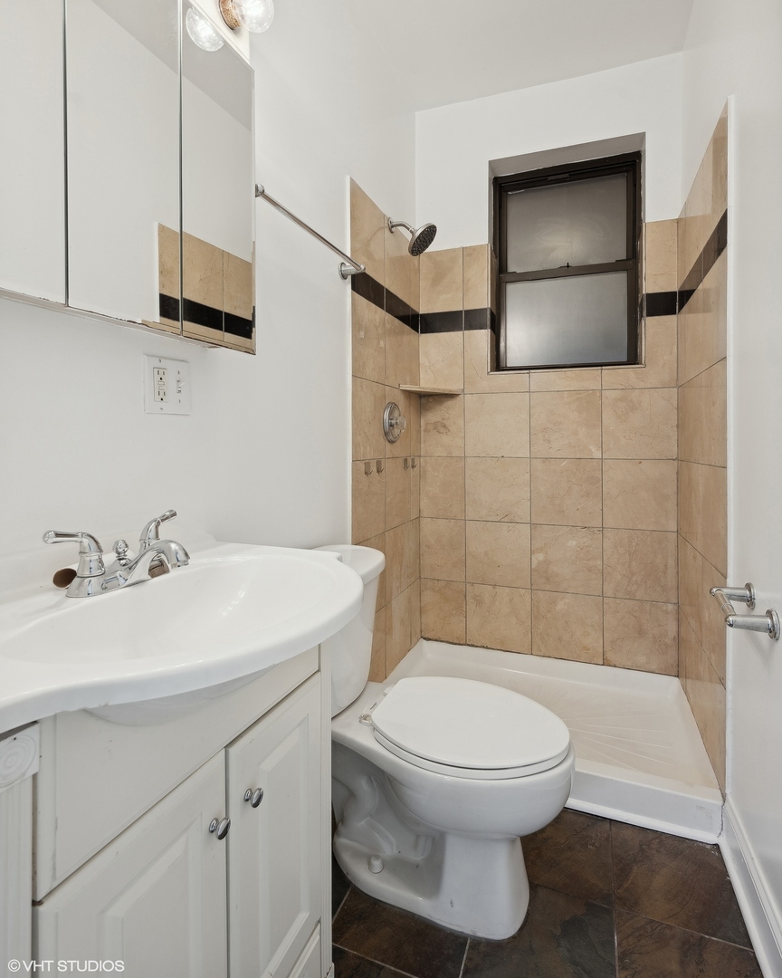 1216 W Thorndale Avenue Unit: 2