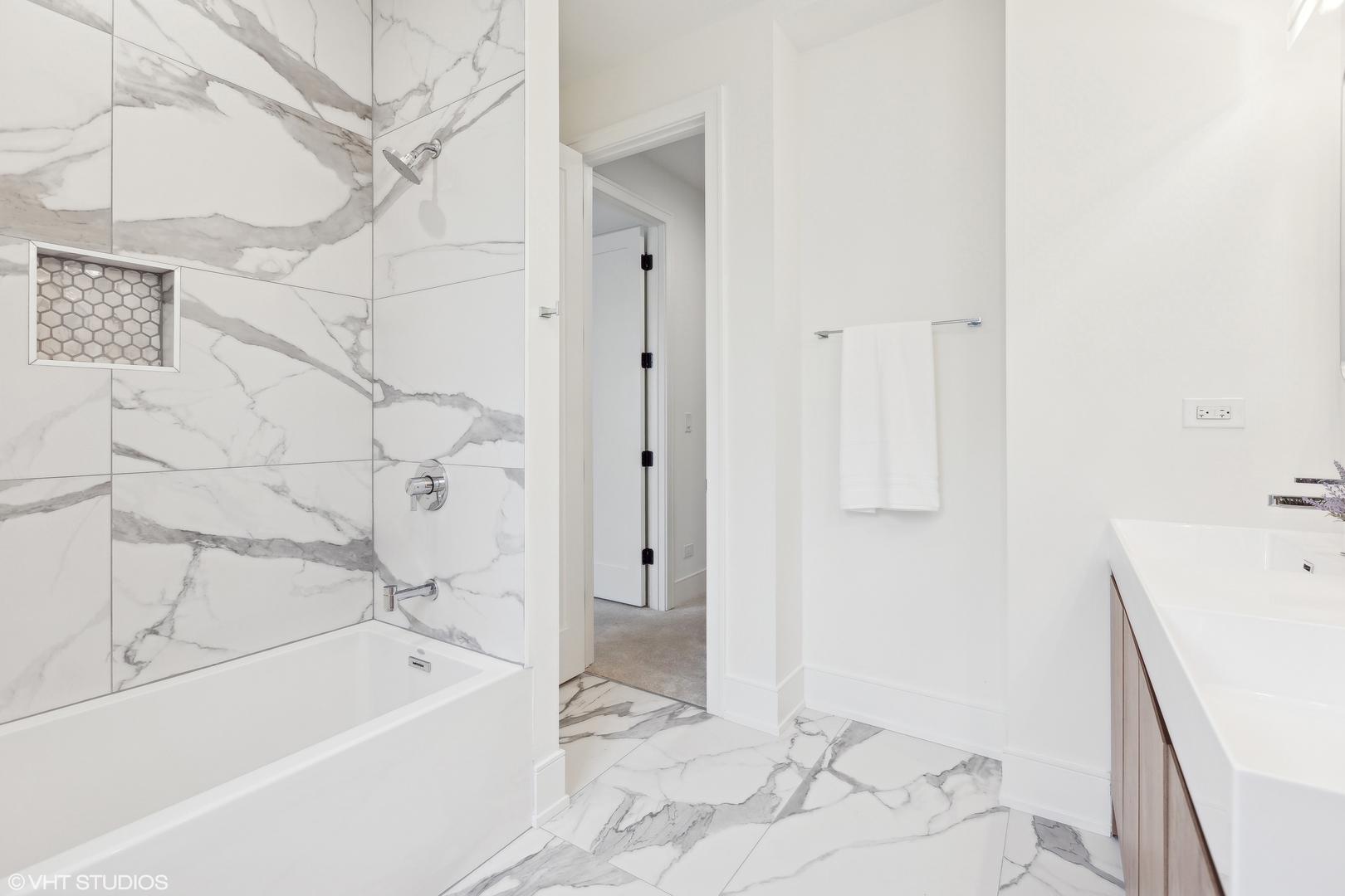 3848 N Hermitage Avenue