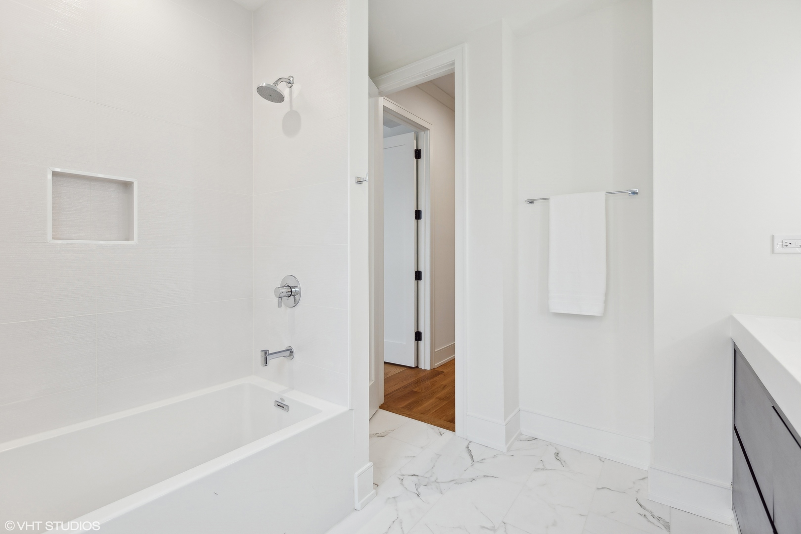 3848 N Hermitage Avenue