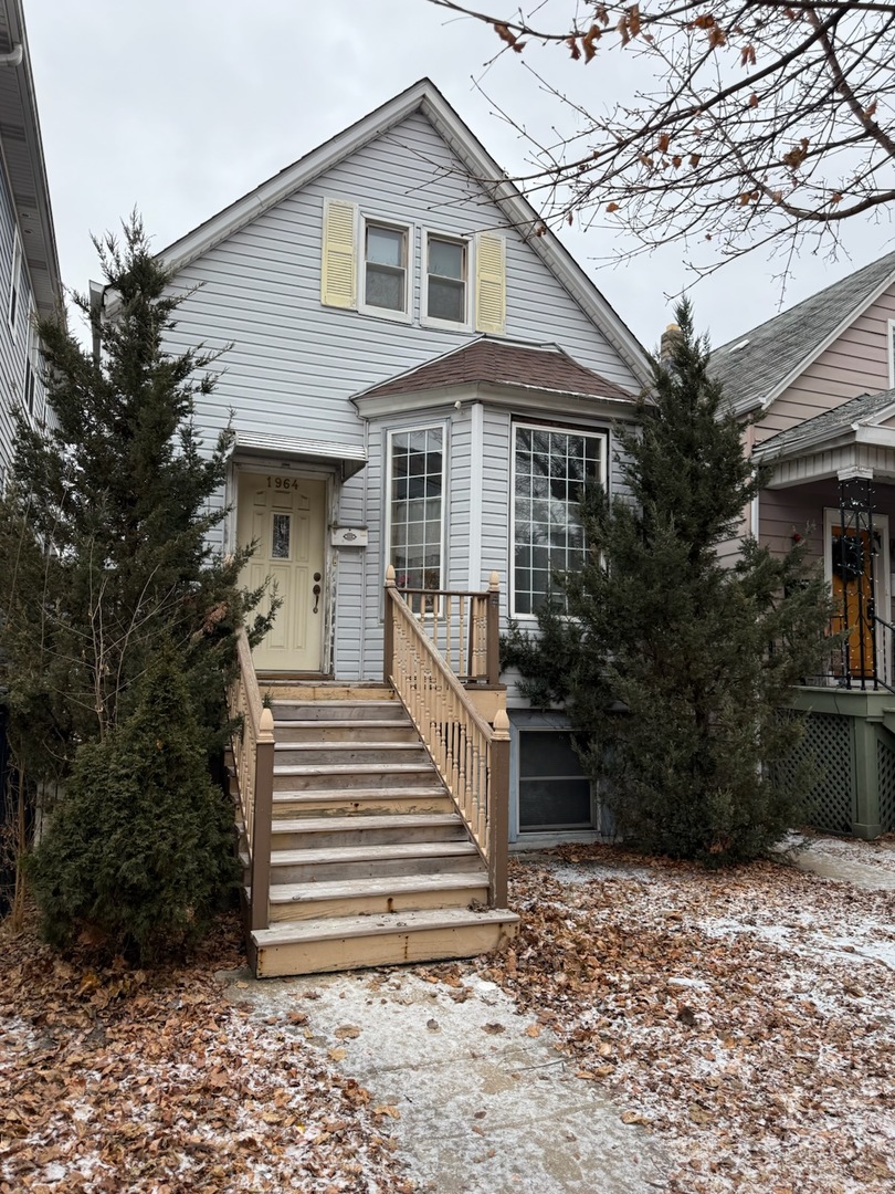 1964 W Farragut Avenue