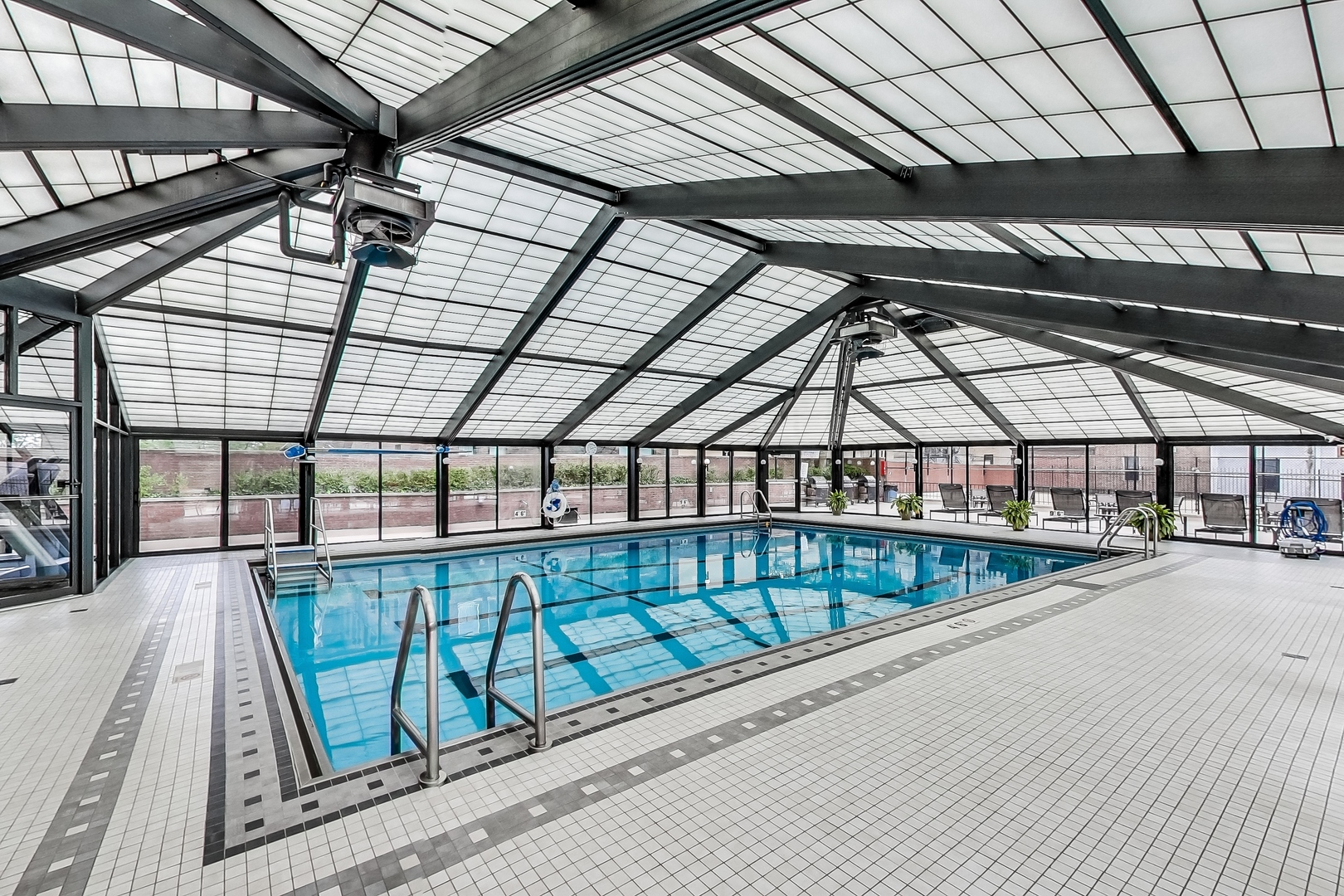 1555 N Astor Street Unit: 36E