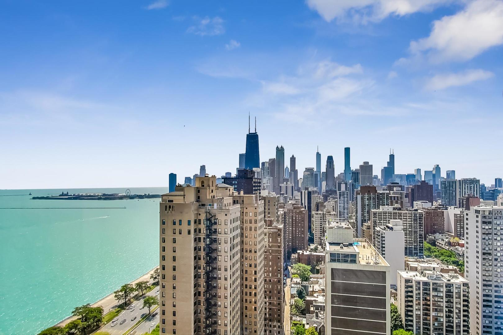 1555 N Astor Street Unit: 36E