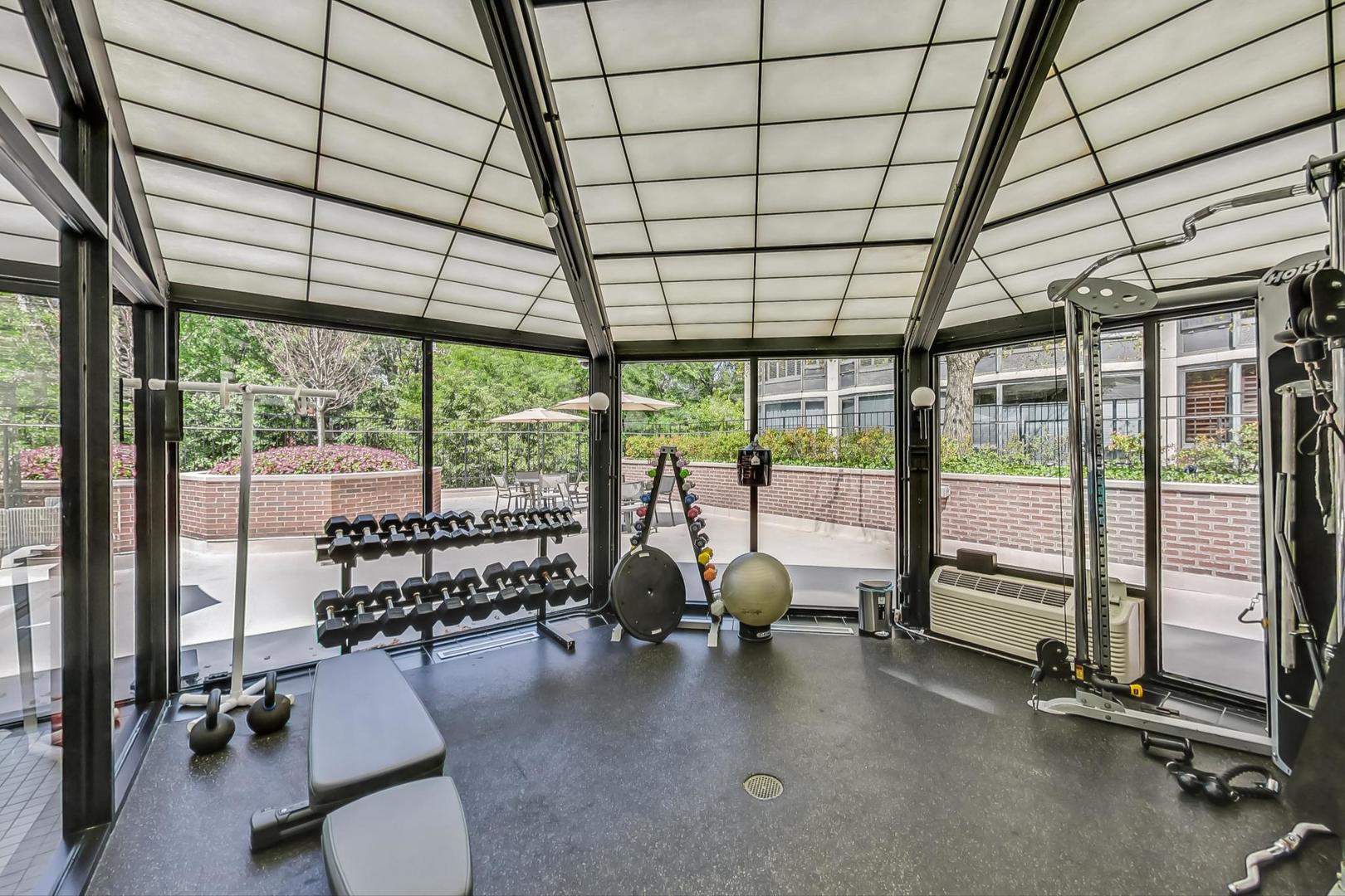 1555 N Astor Street Unit: 36E