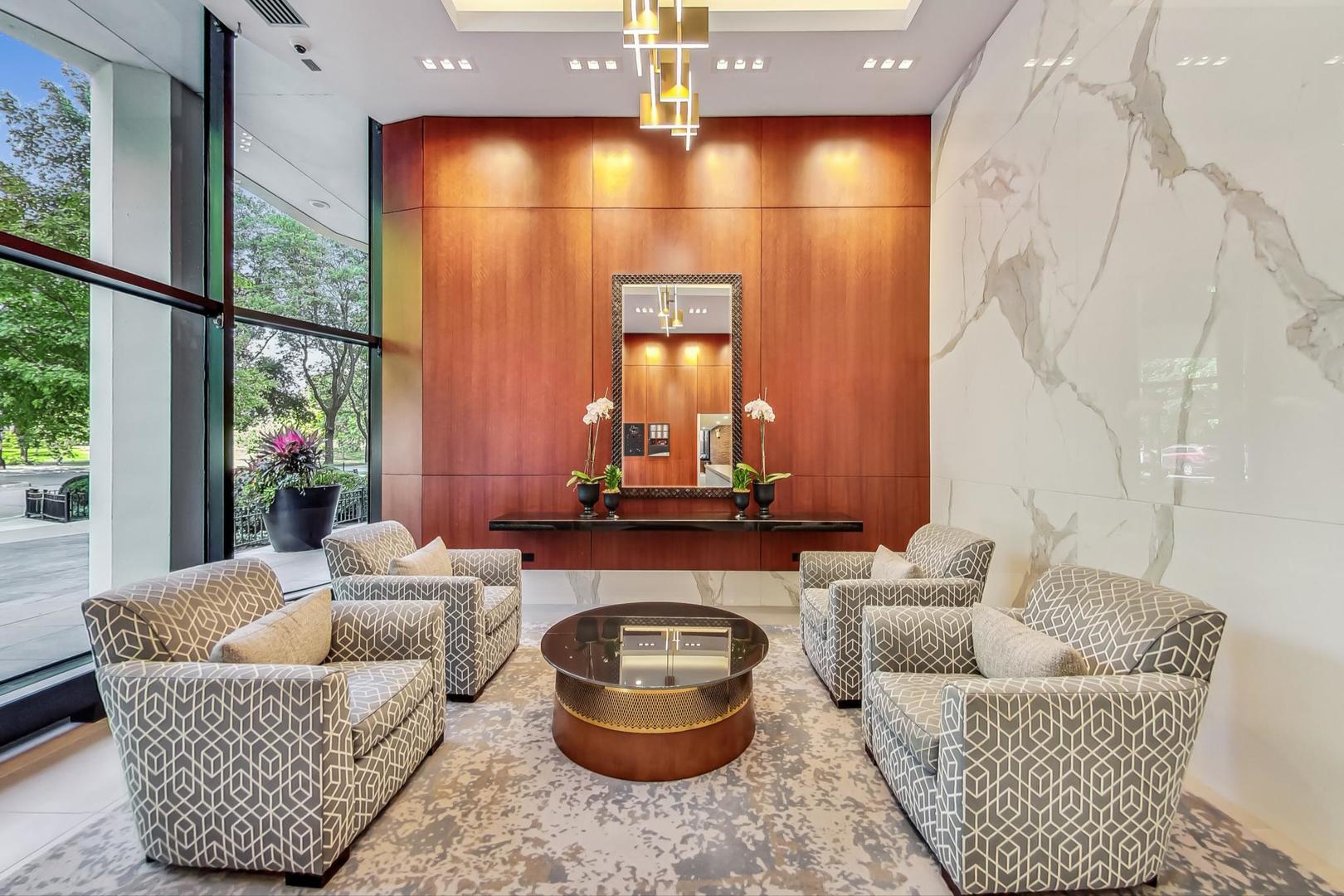 1555 N Astor Street Unit: 36E