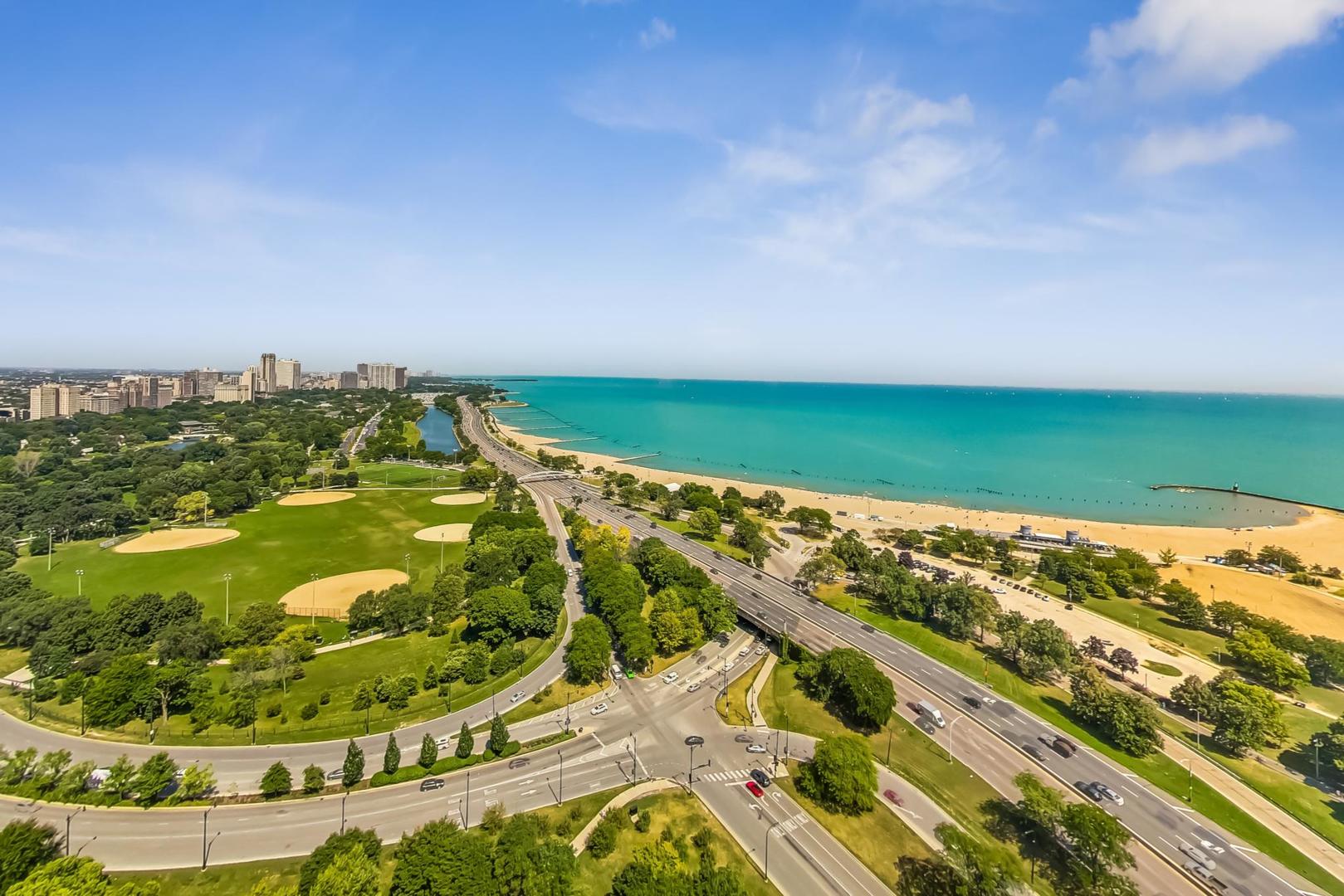 1555 N Astor Street Unit: 36E