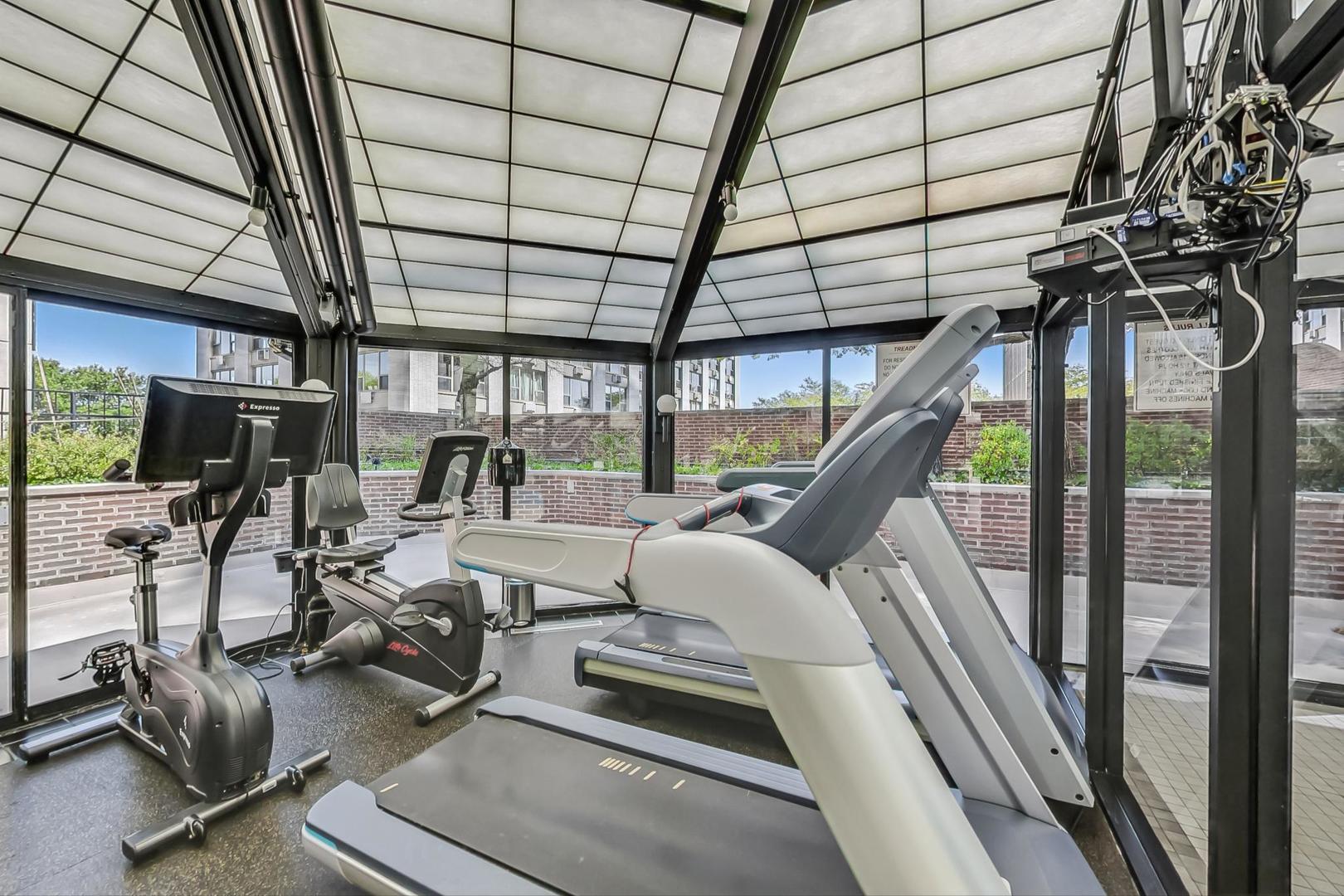 1555 N Astor Street Unit: 36E