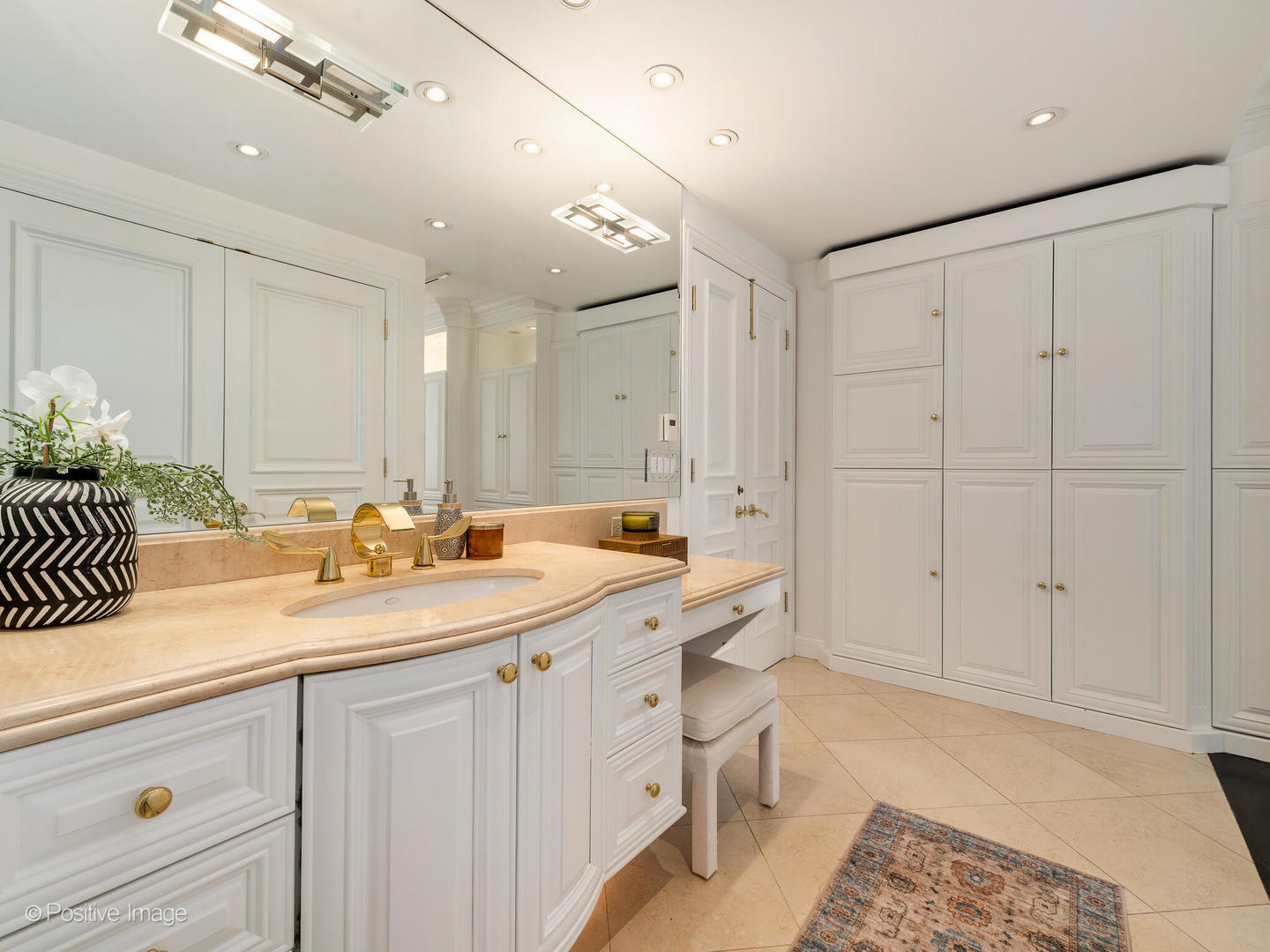 1300 N Lake Shore Drive Unit: 21A