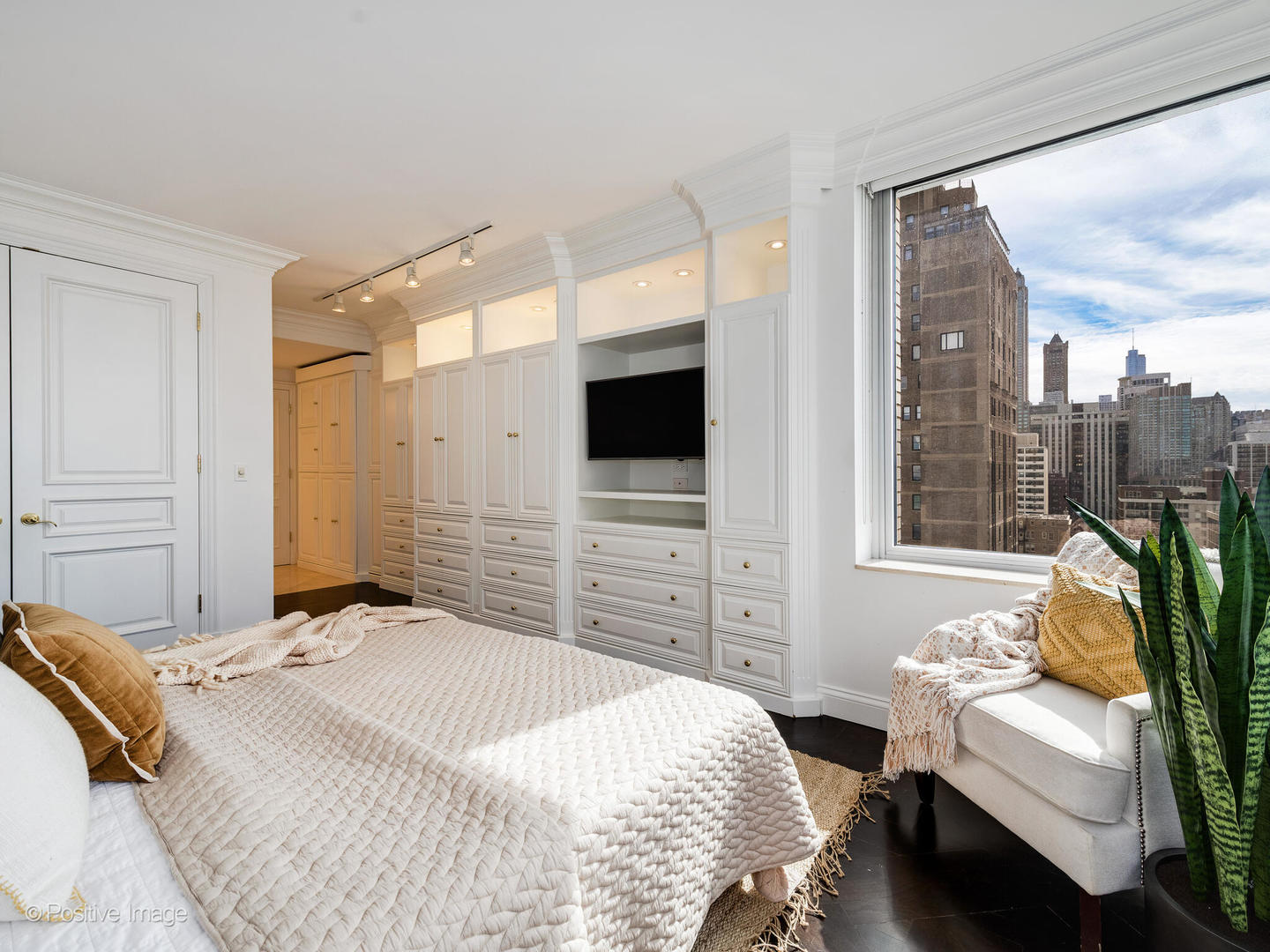 1300 N Lake Shore Drive Unit: 21A