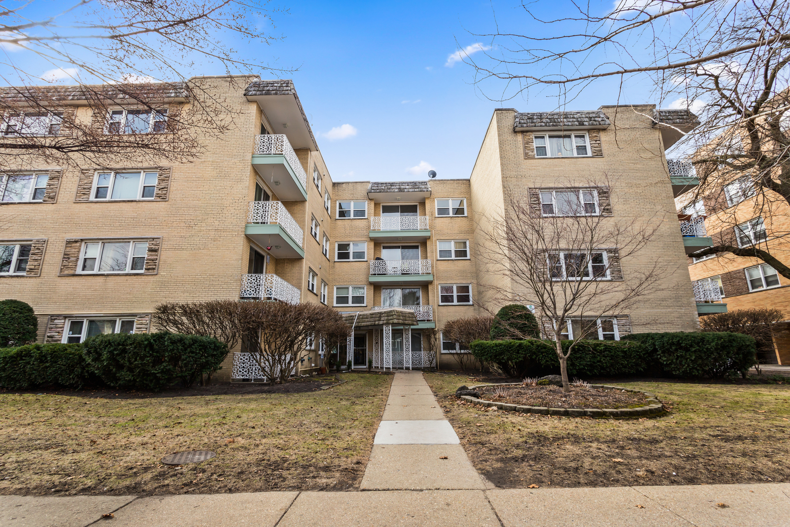 710 Oakton Street Unit: 407