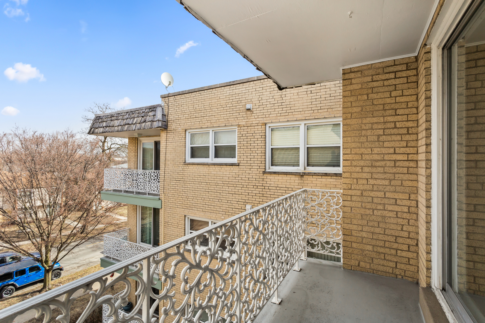 710 Oakton Street Unit: 407