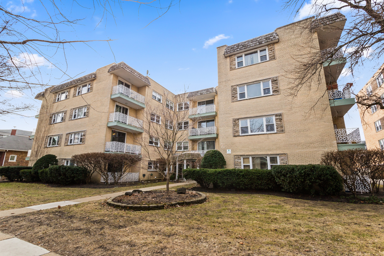 710 Oakton Street Unit: 407