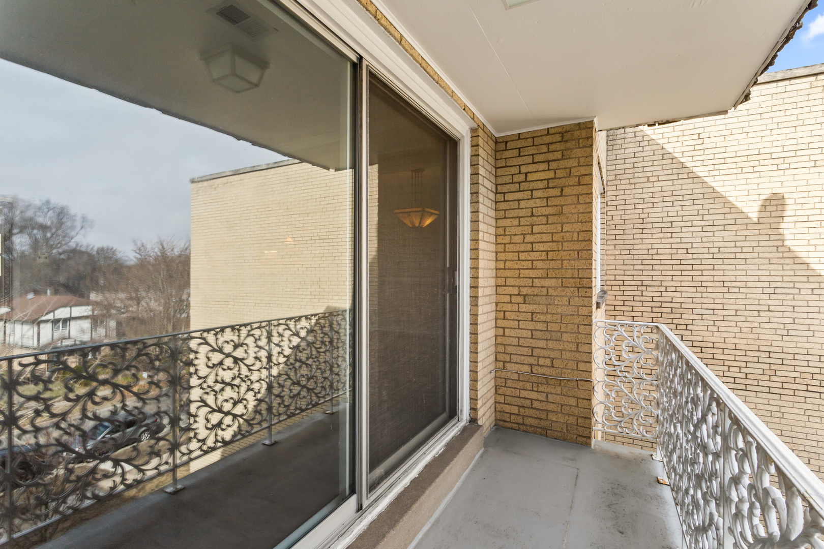 710 Oakton Street Unit: 407