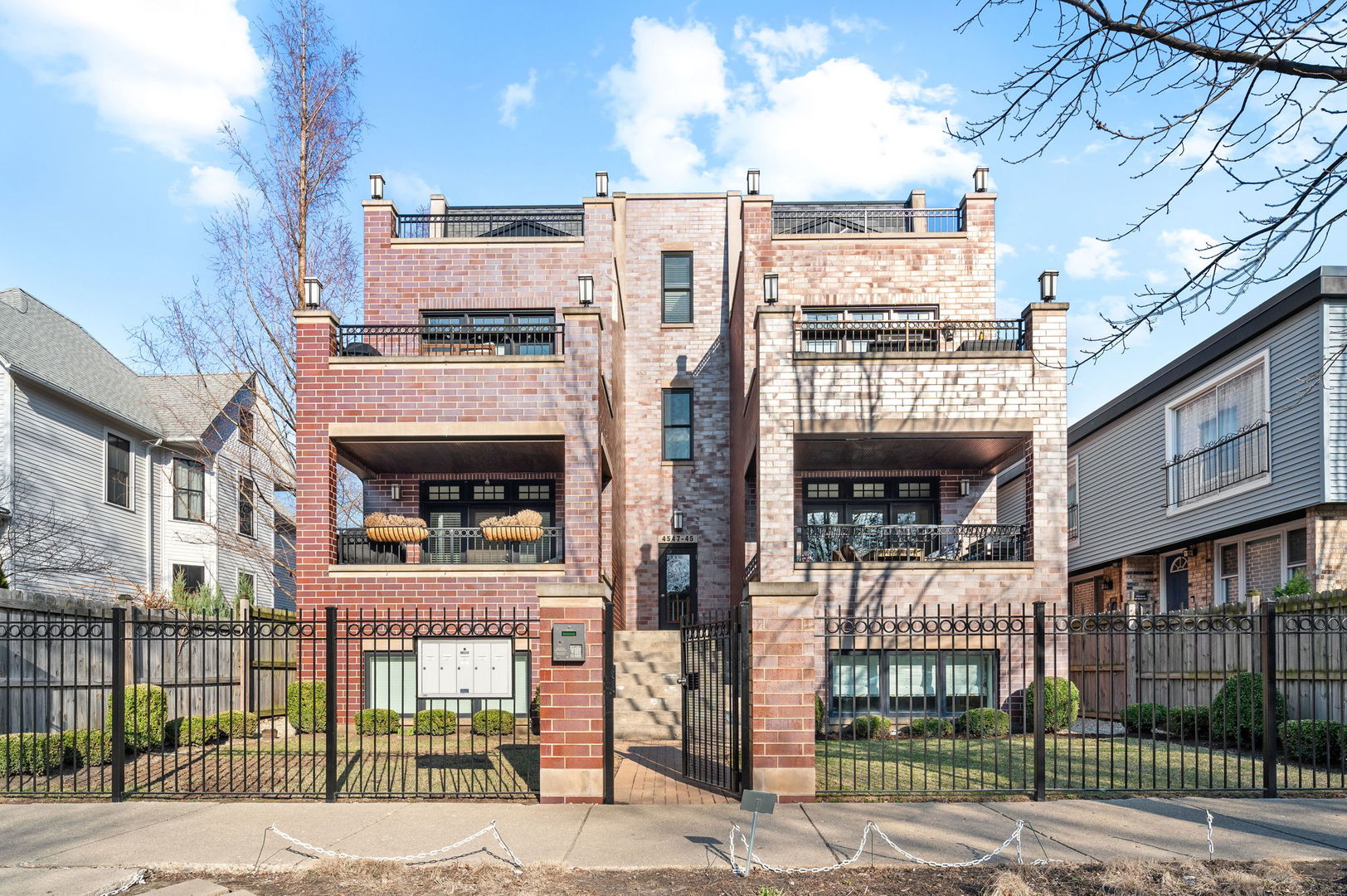 4545 N Wolcott Avenue Unit: 1S