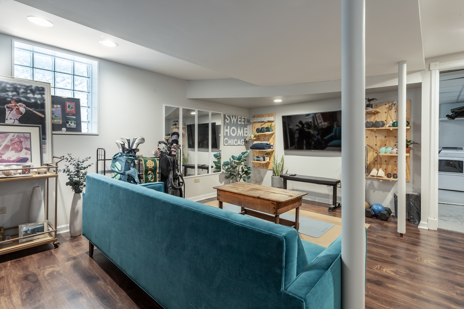 1835 W Fletcher Street