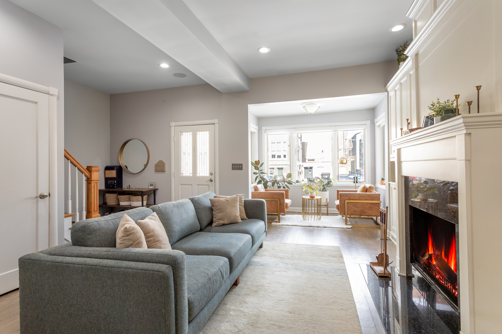 1835 W Fletcher Street