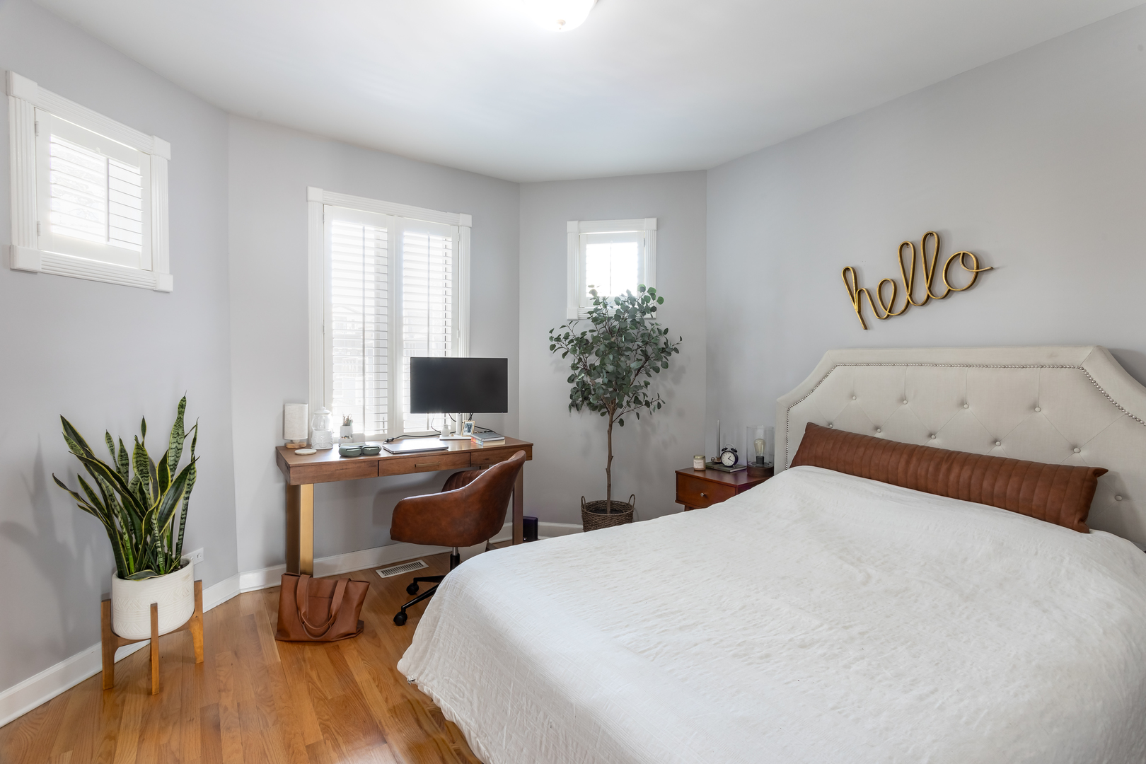 1835 W Fletcher Street