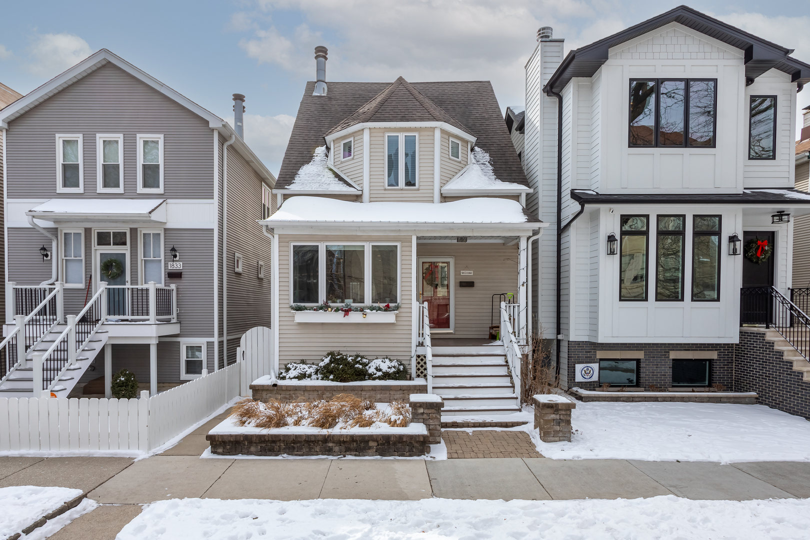 1835 W Fletcher Street