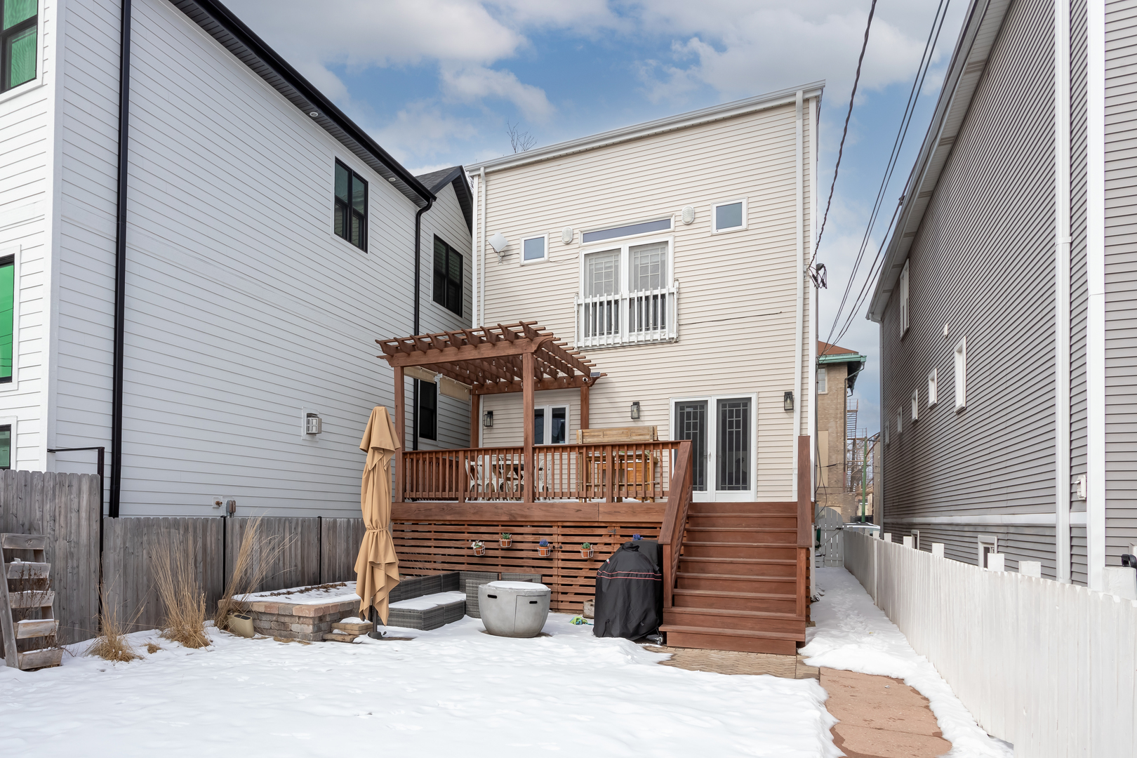 1835 W Fletcher Street