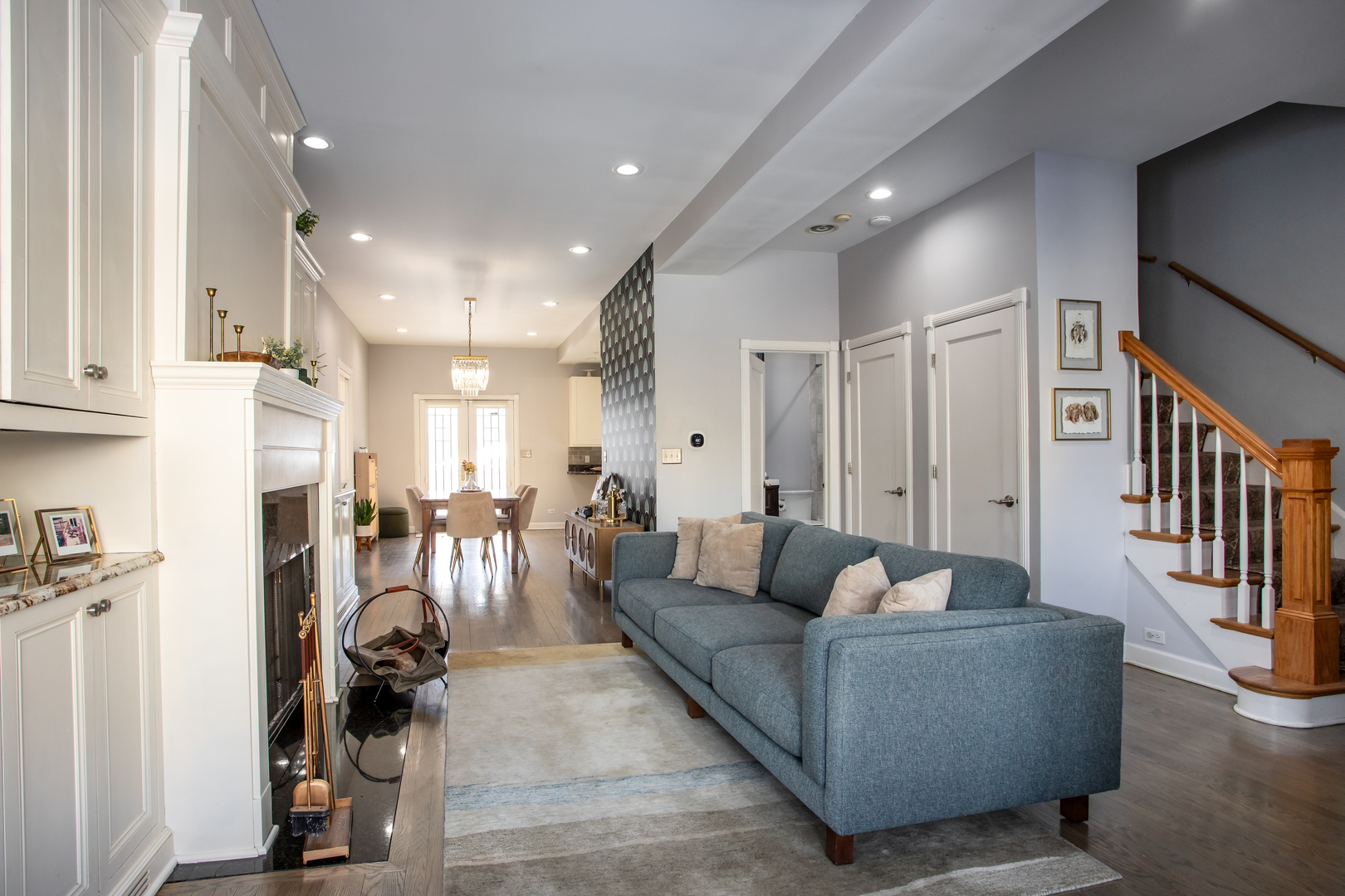 1835 W Fletcher Street