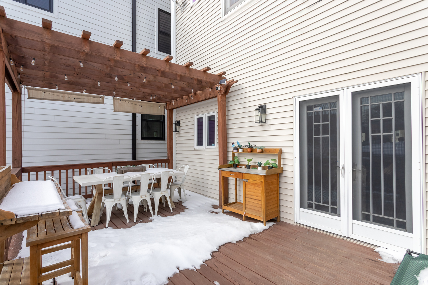 1835 W Fletcher Street