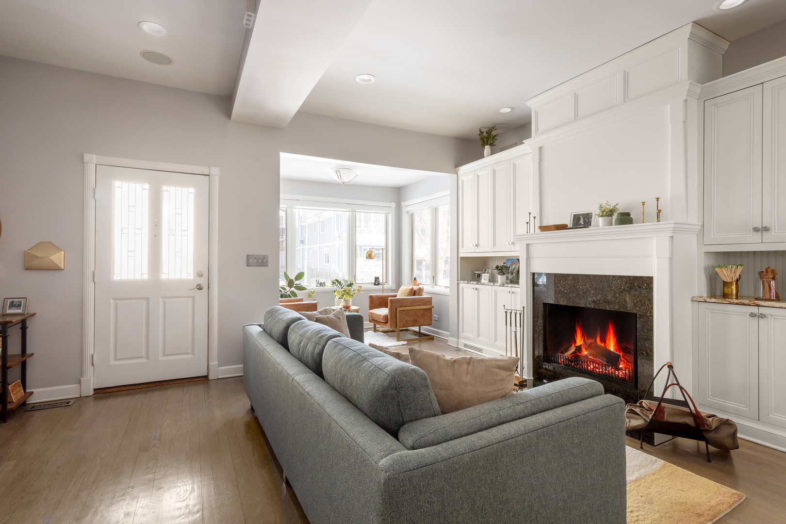 1835 W Fletcher Street