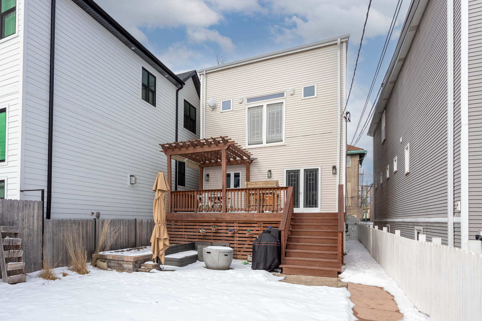 1835 W Fletcher Street