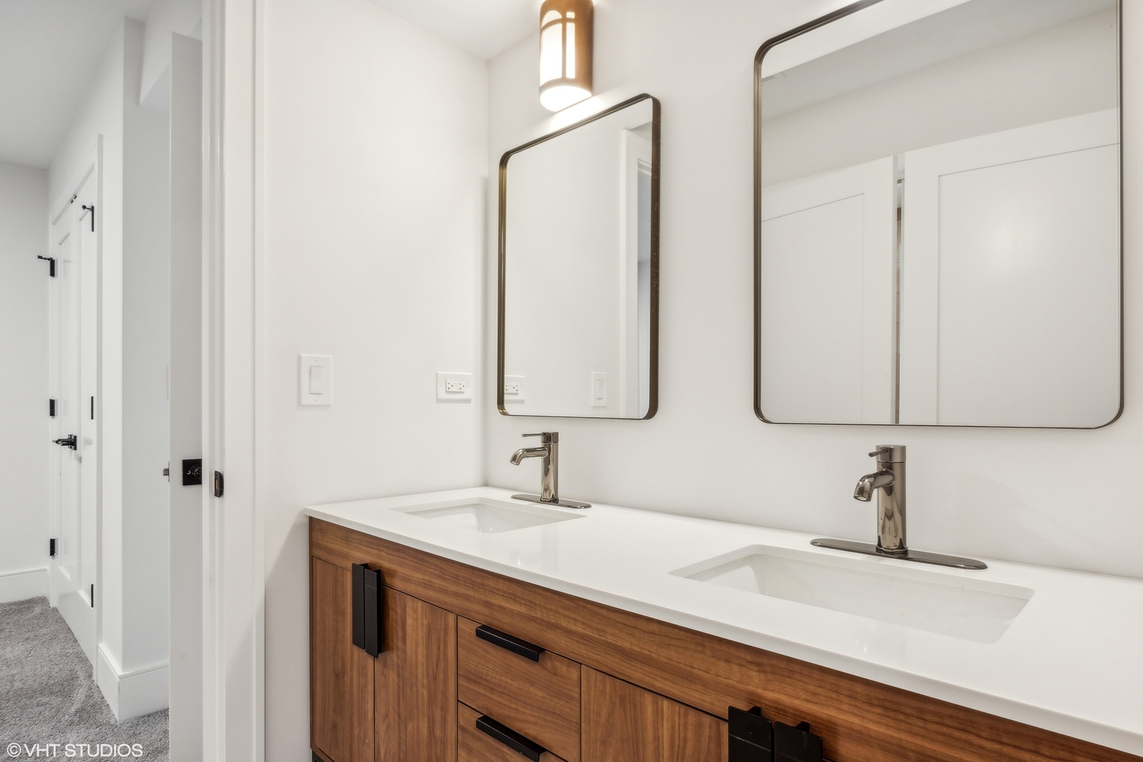 3822 N Paulina Street