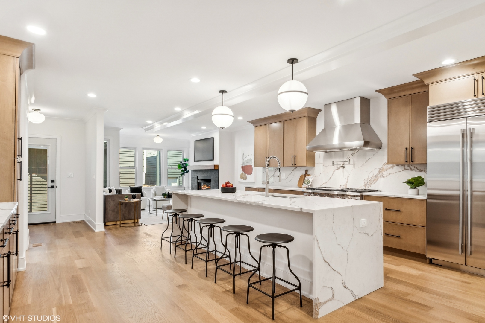 3822 N Paulina Street