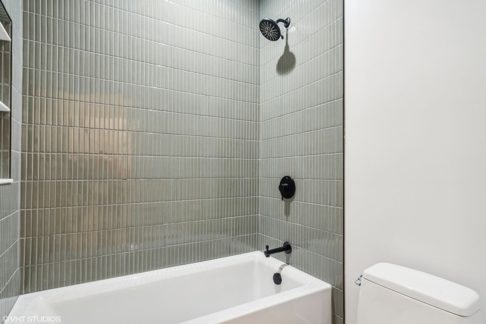 3822 N Paulina Street