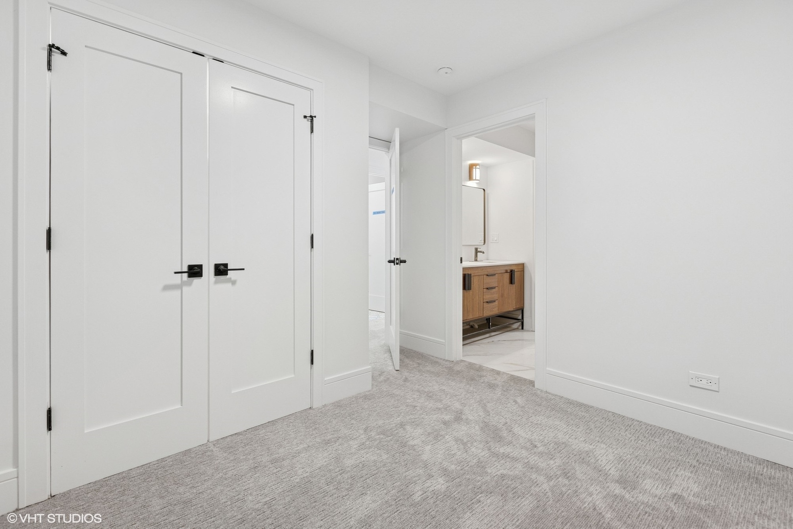 3822 N Paulina Street