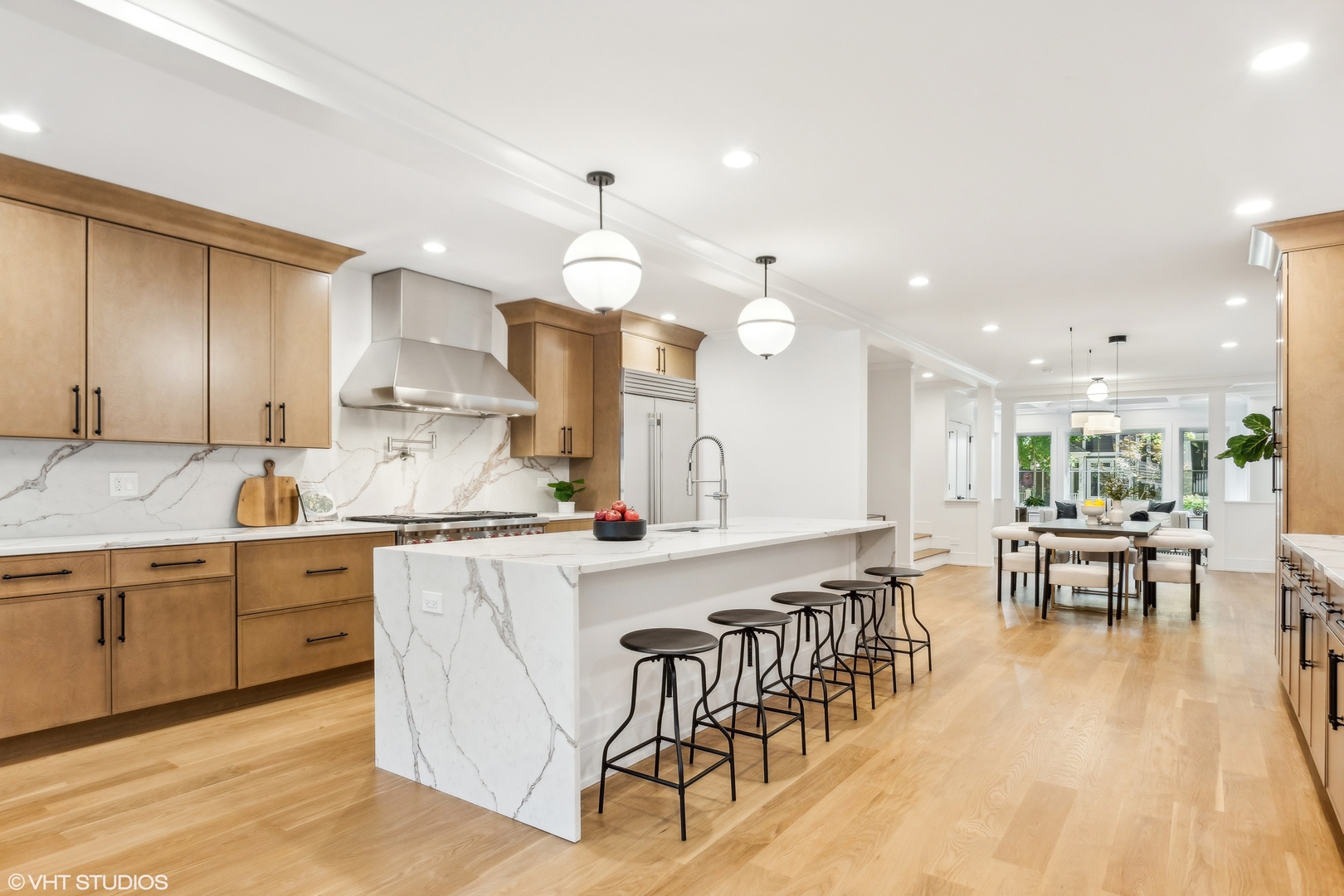 3822 N Paulina Street