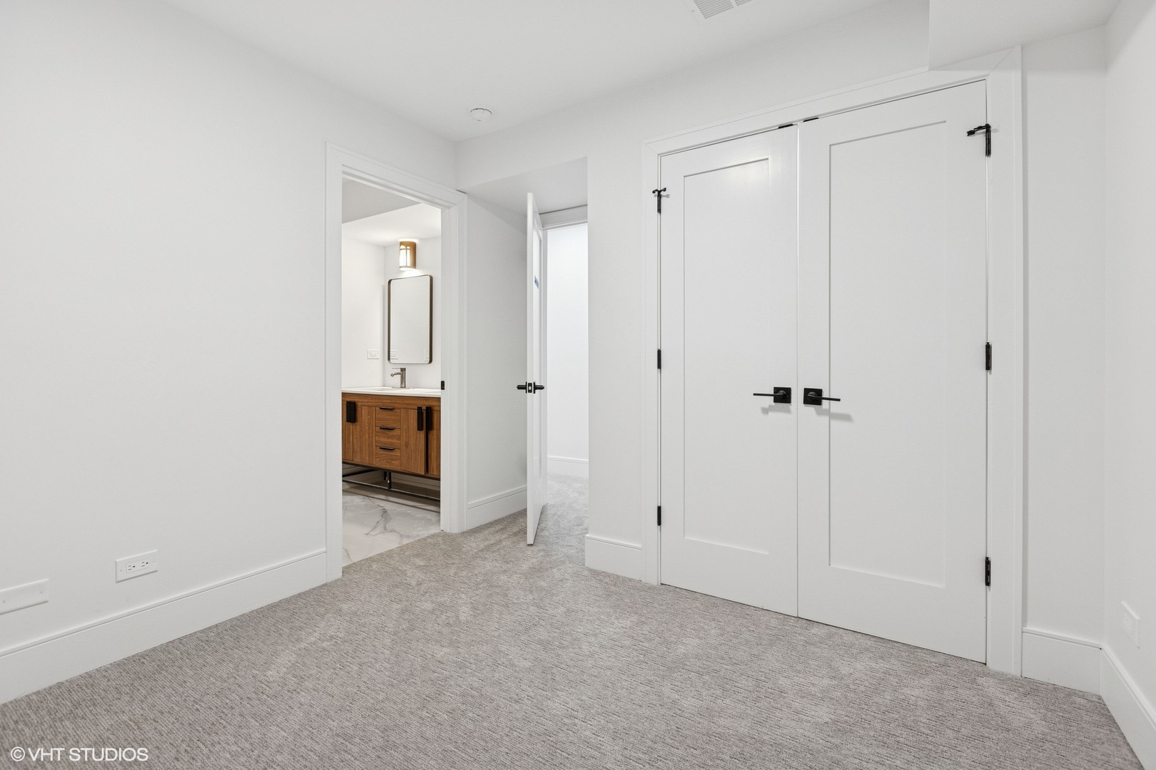 3822 N Paulina Street