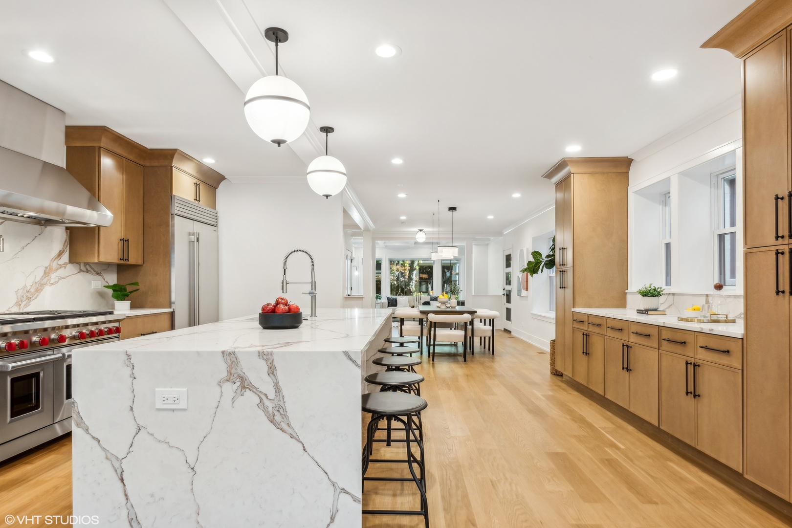 3822 N Paulina Street