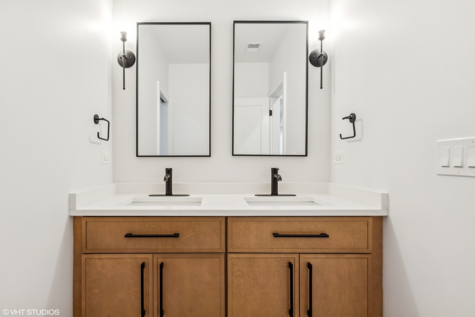 3822 N Paulina Street