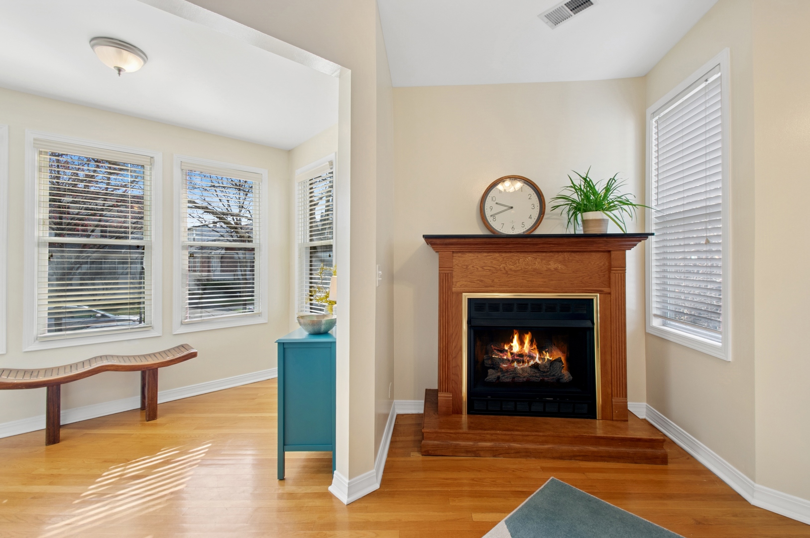 4430 N Kenneth Avenue Unit: 2