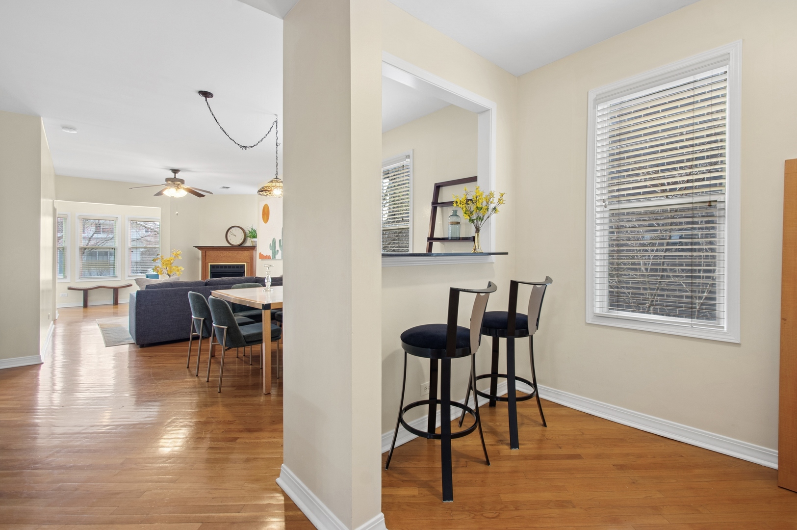 4430 N Kenneth Avenue Unit: 2