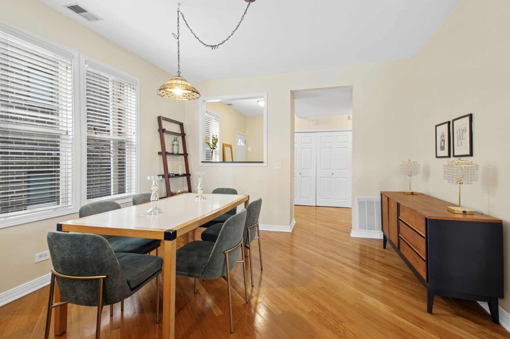 4430 N Kenneth Avenue Unit: 2