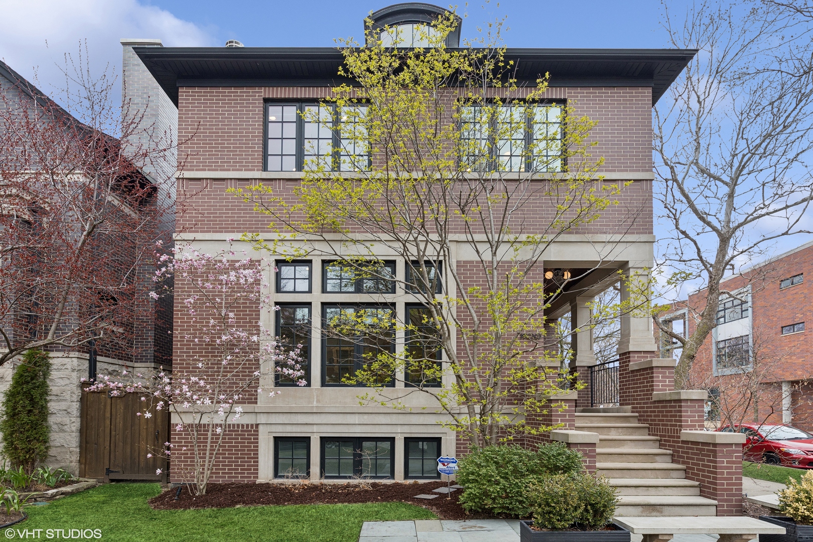 1900 W Bradley Place