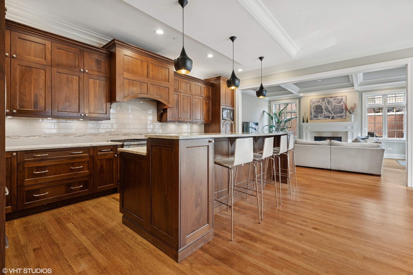 1900 W Bradley Place