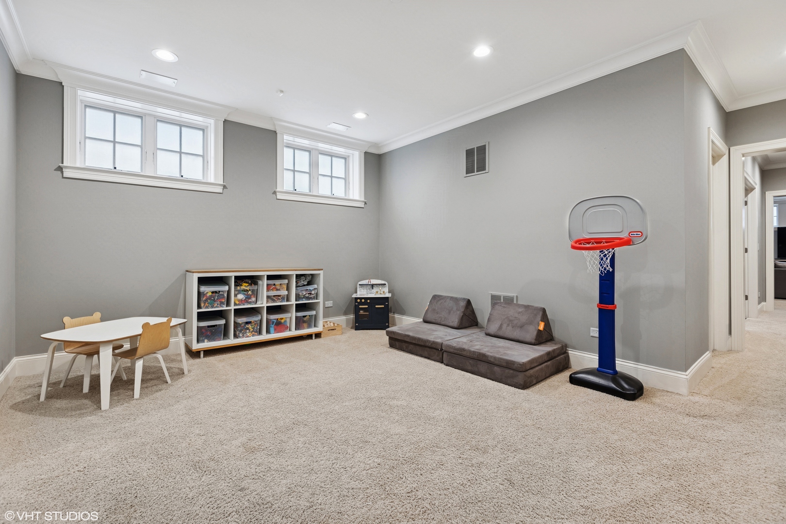 1900 W Bradley Place