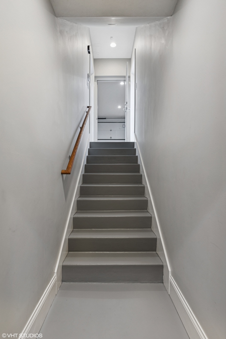 1900 W Bradley Place