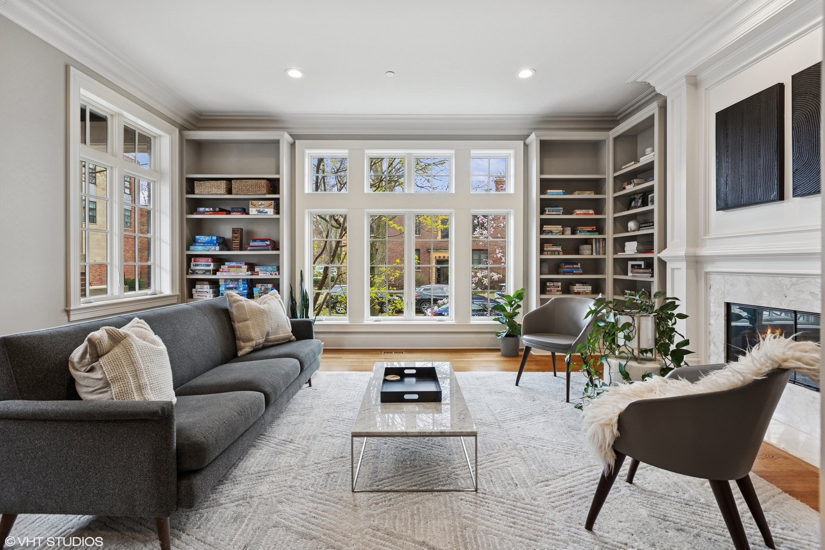 1900 W Bradley Place