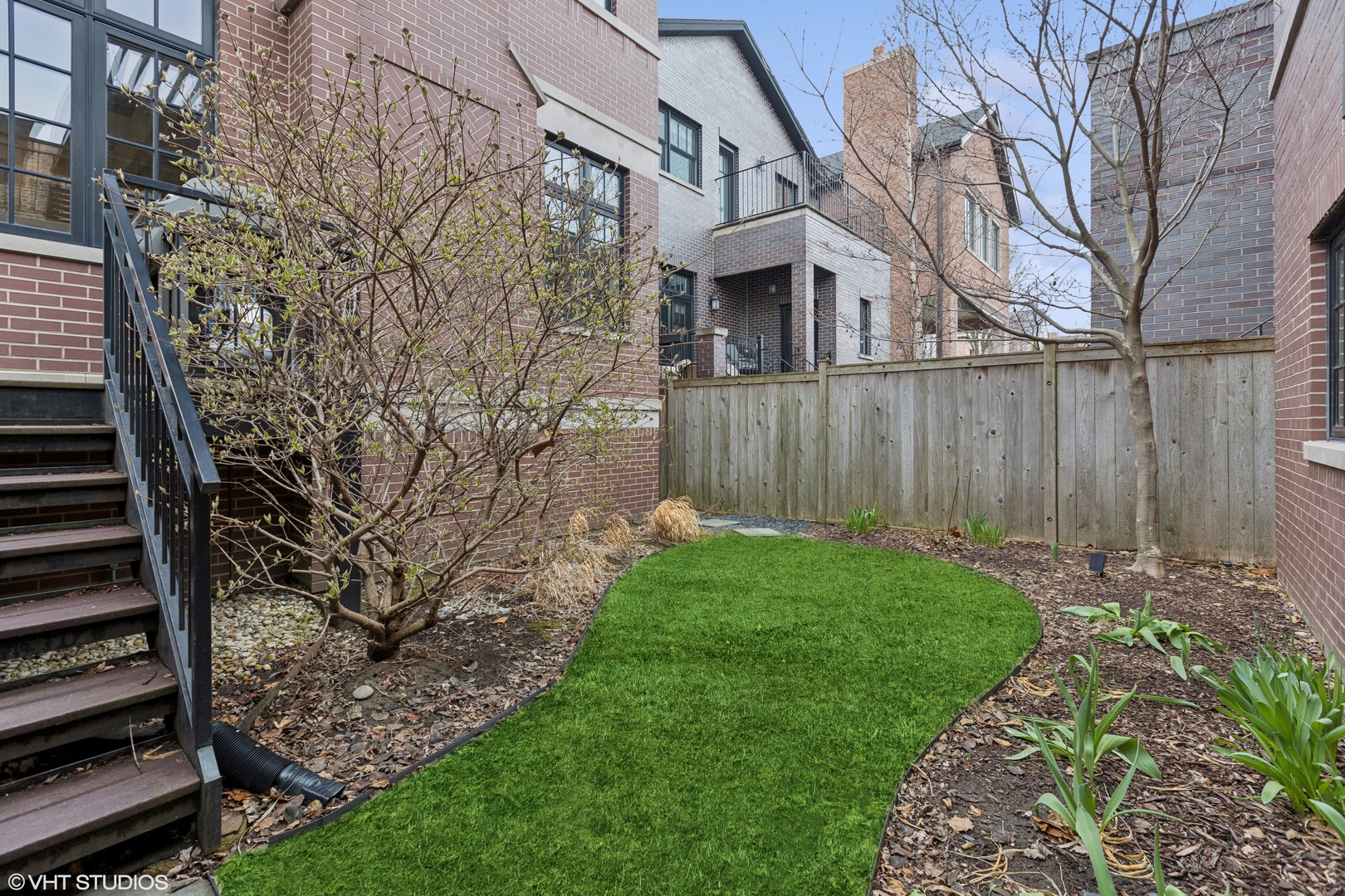 1900 W Bradley Place