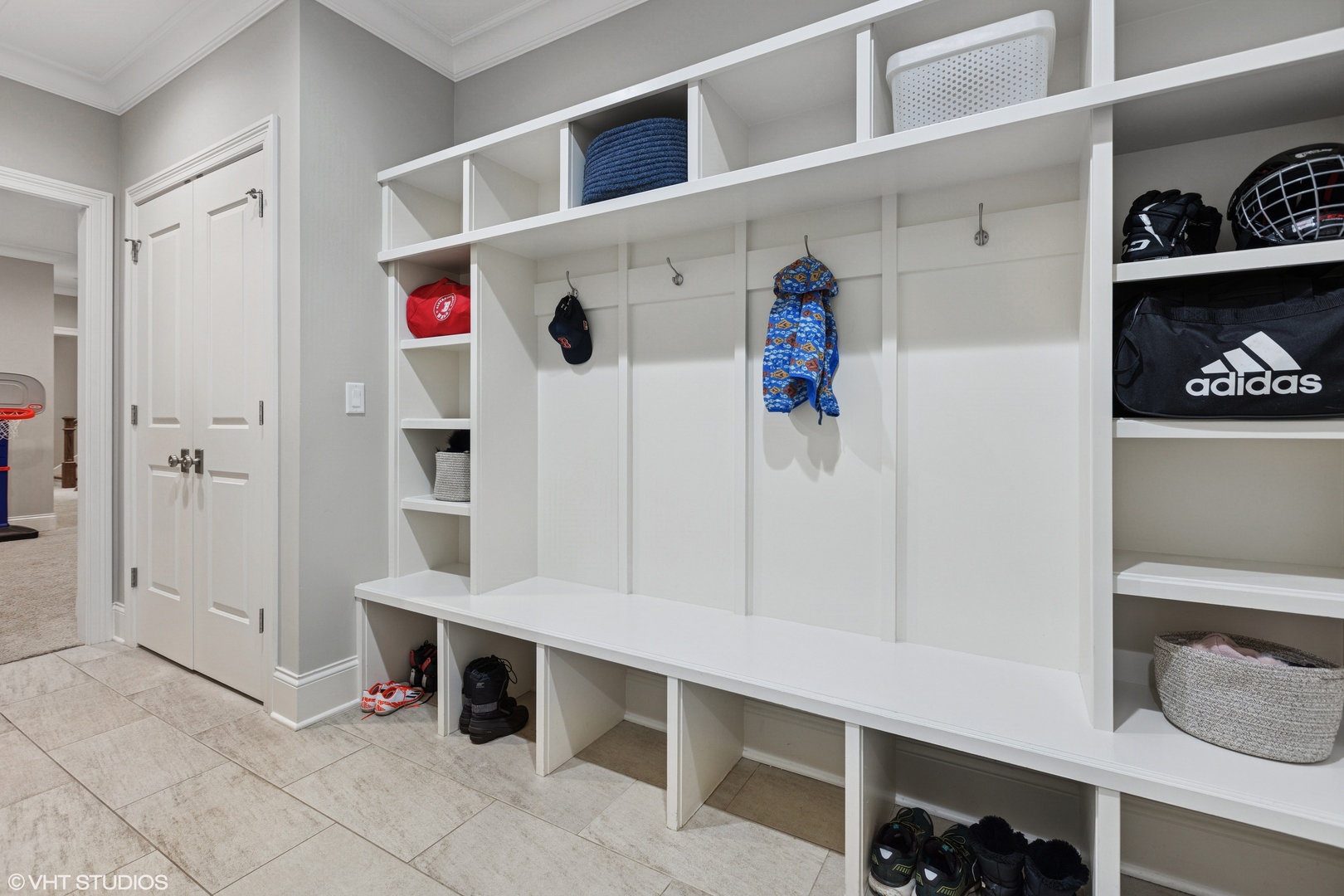 1900 W Bradley Place