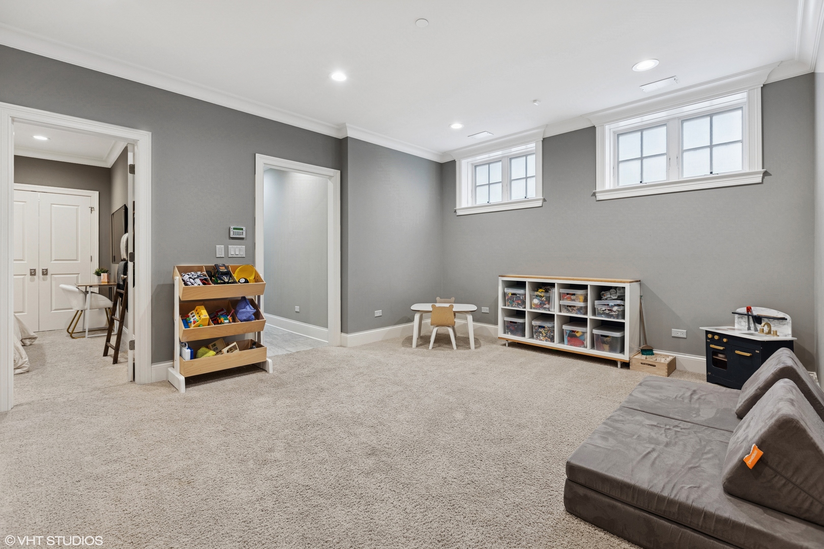 1900 W Bradley Place