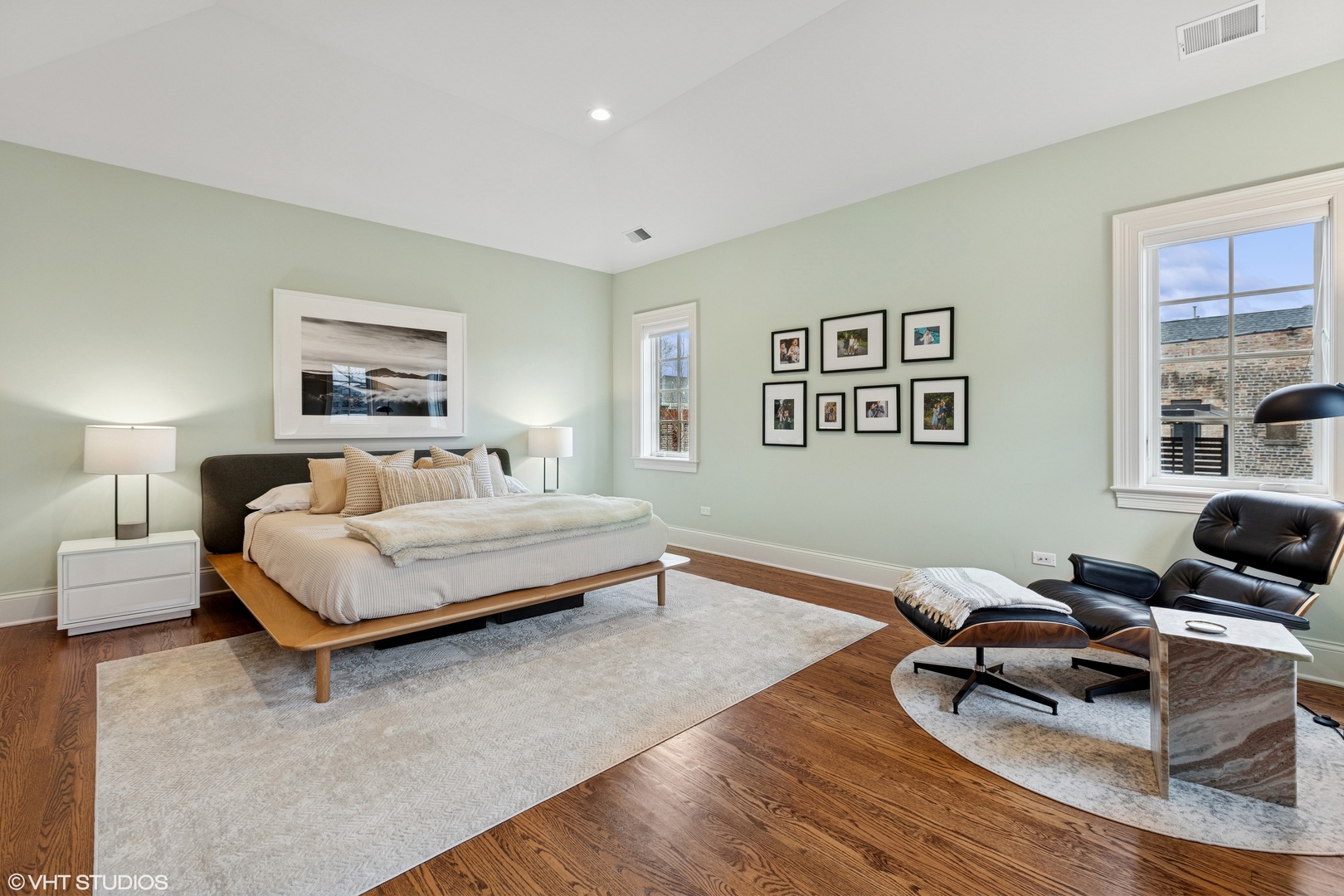 1900 W Bradley Place