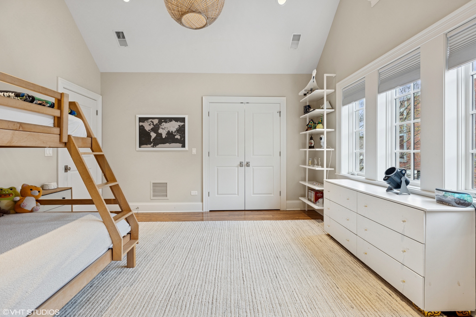 1900 W Bradley Place